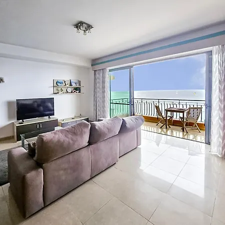 Large Seafront 3-bedroom In With Stunning Views And Parking Sv 5 شقة *