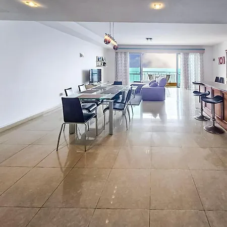 Large Seafront 3-bedroom In With Stunning Views And Parking Sv 5 Appartamento Sliema
