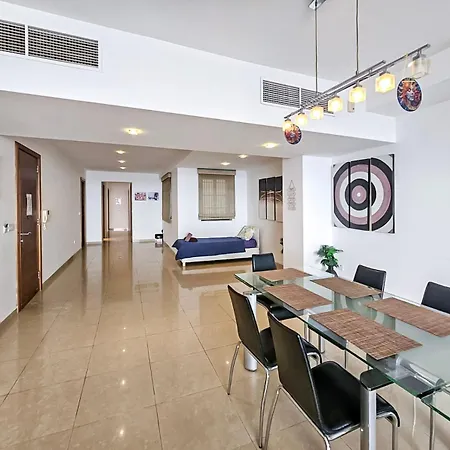Large Seafront 3-bedroom In With Stunning Views And Parking Sv 5 *