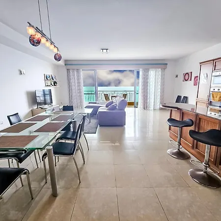 Large Seafront 3-bedroom In With Stunning Views And Parking Sv 5 Sliema