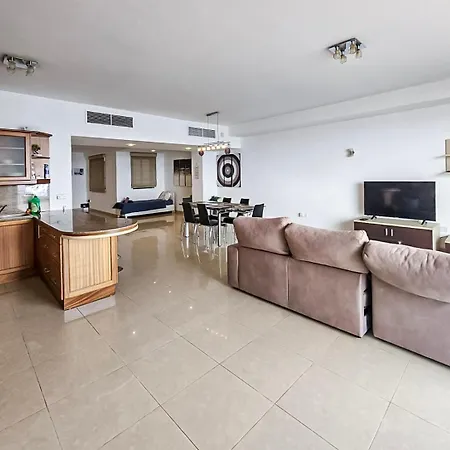 Διαμέρισμα Large Seafront 3-bedroom In With Stunning Views And Parking Sv 5 *